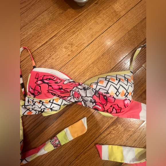 Rare save the queen bikini. Bottom adjustable ties on the sides - Picture 4 of 5